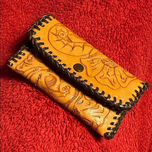 Handcrafted Tan Leather Wallet - Picture 5 of 5